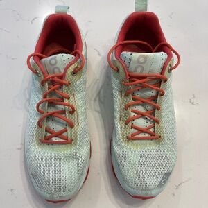 🏃‍♀️On Cloudsurfer running shoe in size woman’s 8.5. Extremely comfortable